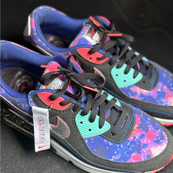 Nike unisex Sneakers - Black, Blue, Red, Green - Picture 1 of 13